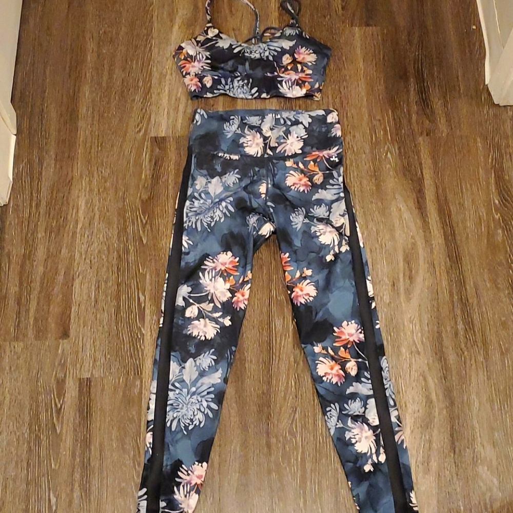 Workout Outfit- Leggings and Sports Bra